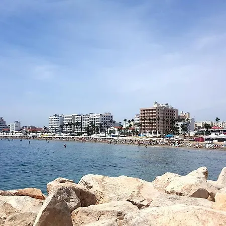 Ithaki Phinikoudes No. 102 ラルナカ