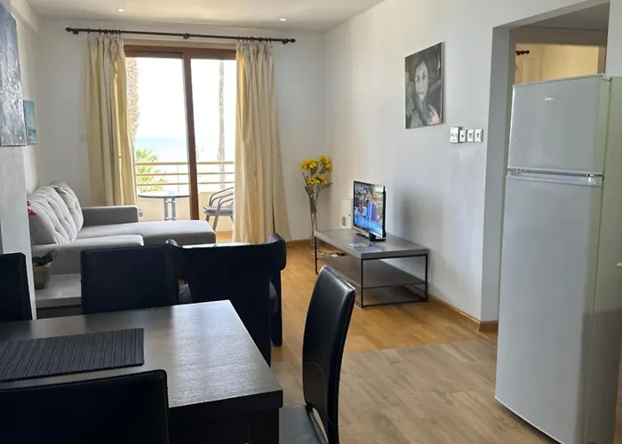 Ithaki Phinikoudes No. 102 Apartmán *