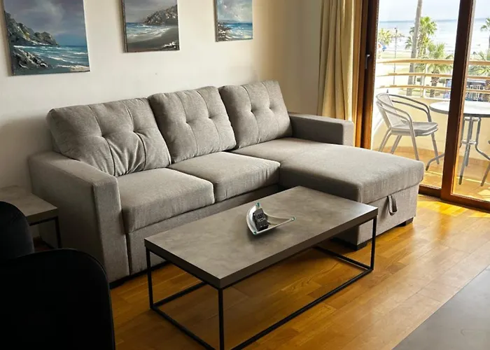 Apartmán Ithaki Phinikoudes No. 102 *