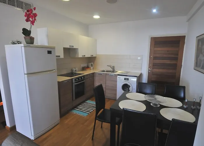 Apartmán Ithaki Phinikoudes No. 102 *